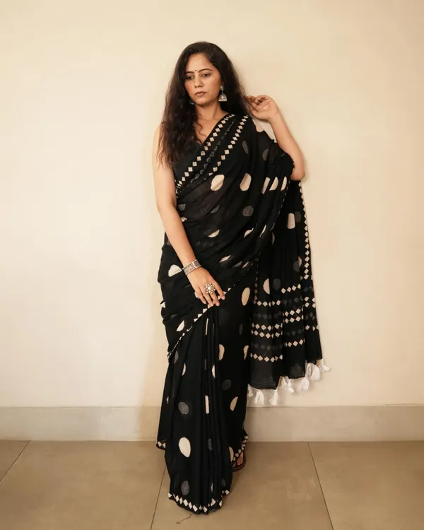 Multicolour_Cotton_Large_Polka_Dot_Print_Moonga_Saree_With_Tassels_For_Women